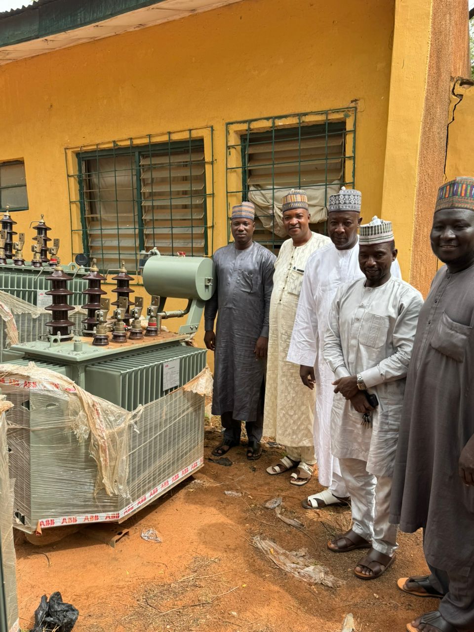 Residents Of Gesse 111,Bayan Oando Laud Gov Idris For Donation Of A New Transformer To The Community