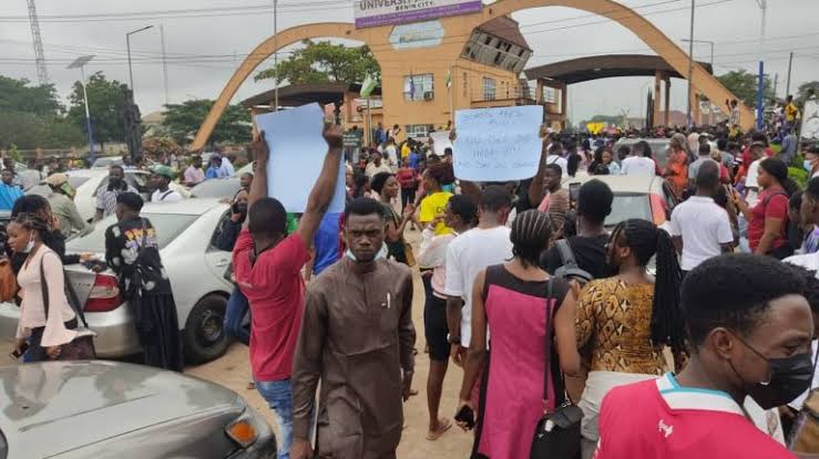 JUST IN: UNIBEN Close Down Academic Activities Indefinitely Due To Student Protests